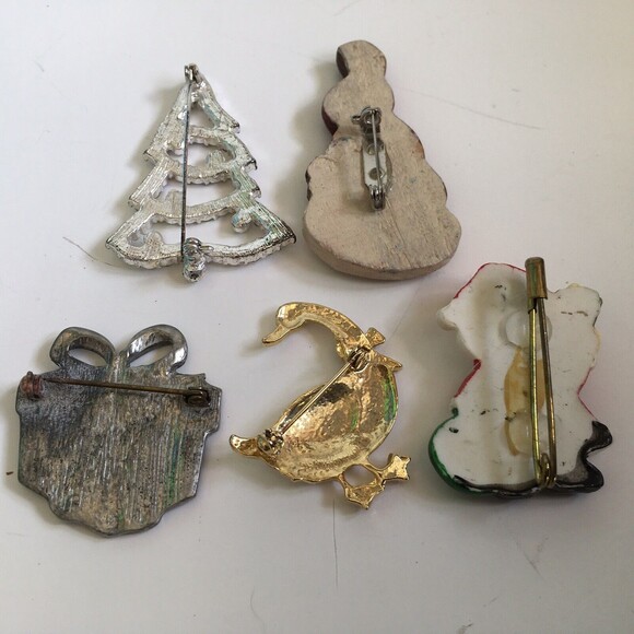 5 Christmas Brooch Pins Santa Present Goose Snowman Tree - Picture 3 of 8